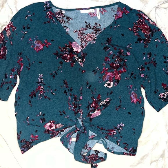 Floral Crop Top - Picture 2 of 2